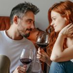 Studie: Single: Wer weniger Selbstwertgefühl hat, gibt sich beim Dating mehr Mühe