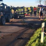 Kollision beim Überholen: Mann lebensgefährlich verletzt – Unfall mit Radlader