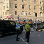 Baden-Württemberg: Stuttgart: Auto fährt in Personengruppe