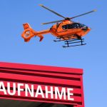 Unfall: Vierjähriger und Fahrerin bei Unfall schwer verletzt