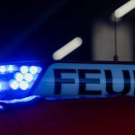Kreis Lippe: Lagerhalle mit Müllsäcken brennt – Teil des Dachs stürzt ein