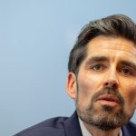 Vereidigung im Landtag: Lehrer Teuber ist neuer Bildungsminister