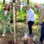 Naturschutz: Aktion „Einheitsbuddeln“ – Umweltminister pflanzen Bäume