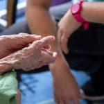 Hilfe zur Pflege: Pflegebedürftige warten teils monatelang auf Sozialhilfe