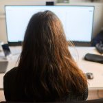 Sicherheit zuerst: Umfrage: Krisenfester Job und gutes Gehalt am wichtigsten