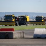 Luftverkehr: Übung im Sommer: Flughafen Leipzig testet Robo-Schneepflüge