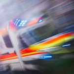 Schwerer Verkehrsunfall: Auto überschlägt sich: 81-Jährige lebensgefährlich verletzt