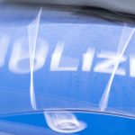 Raubüberfall: Frau in eigener Wohnung überfallen und mit Stichen verletzt