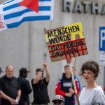 Migrationspolitik: Demonstranten fordern Stopp für Flughafen-Ausreisezentrum