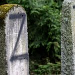 Störung der Totenruhe: Friedrichsfelde: Über 100 Grabsteine beschmiert