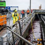 Havariekommando: Schiffskollision in Cuxhaven – Riss lässt Öl austreten