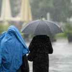 Regenwetter: Schauer, Schirm und Sommersehnsucht: Es bleibt regnerisch