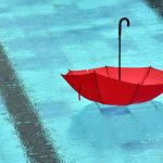 Sommerzeit: Schwimmbäder im Regen: Schlechtes Wetter bremst Badesaison