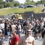 Internet-Streit: Tausende strömen zum früheren Wohnort des „Drachenlords“