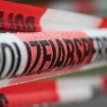 Spezialeinheiten im Einsatz: Gefährliche Gegenstände und Waffen in Haus – Festnahme