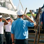 Windjammerfestival: Start der „Sail“ – Steinmeier segelt Parade entgegen