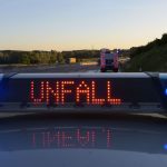 Autobahnsperrung: Schwerer Unfall auf A6 – Kastenwagen fährt auf Stauende auf