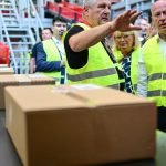 Arbeitsbedingungen: Kai Wegner fordert 20-Kilo-Grenze für Paket-Zusteller
