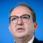 Migration: Dobrindt kündigt Verlängerung von Grenzkontrollen an