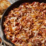 Deftiger Genuss : Einfaches Feierabendrezept: Leckerer Auflauf mit Reis, Hackfleisch und Käse