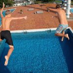 Freibadsaison: Darum ist der Sprung vom Zehn-Meter-Turm so gefährlich – so springt man sicher
