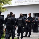 Polizeieinsatz: Nach Messer-Attacke an Schule: Montag Unterricht nach Plan