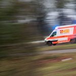 Zusammenstoß mit Auto: Motorradfahrer stirbt bei missglücktem Überholmanöver