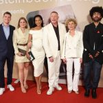 Buchpremiere: Boris Becker posiert mit seiner Familie