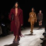 Burgundy is back: Weinrot im herbstlichen Alltag richtig stylen