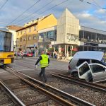 Stuttgart-Ost: Auto kollidiert mit Stuttgarter Stadtbahn