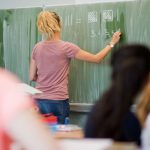 Arbeitszeitstudie: Lehrer mit wöchentlich 2,5 Überstunden während Schulzeit
