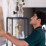 Einfache Umsetzung: So leicht können Sie Ihre Bilder aufhängen, ohne in die Wand zu bohren